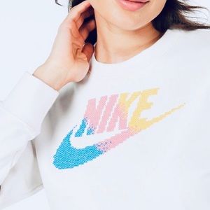 Nike women croppeds sweartshirt size S